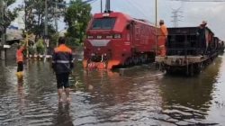 16 perjalanan KA dibatalkan akibat banjir rendam jalur rel di Semarang