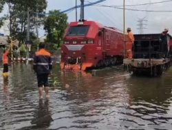 16 perjalanan KA dibatalkan akibat banjir rendam jalur rel di Semarang